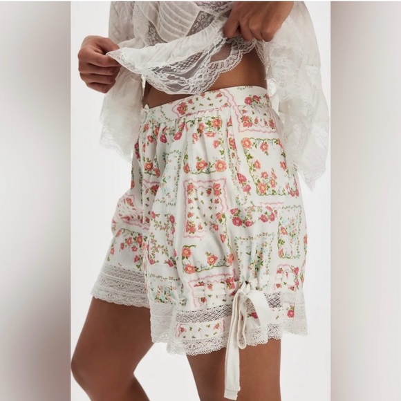 Free People Pants - Free people blooming lace shorts
